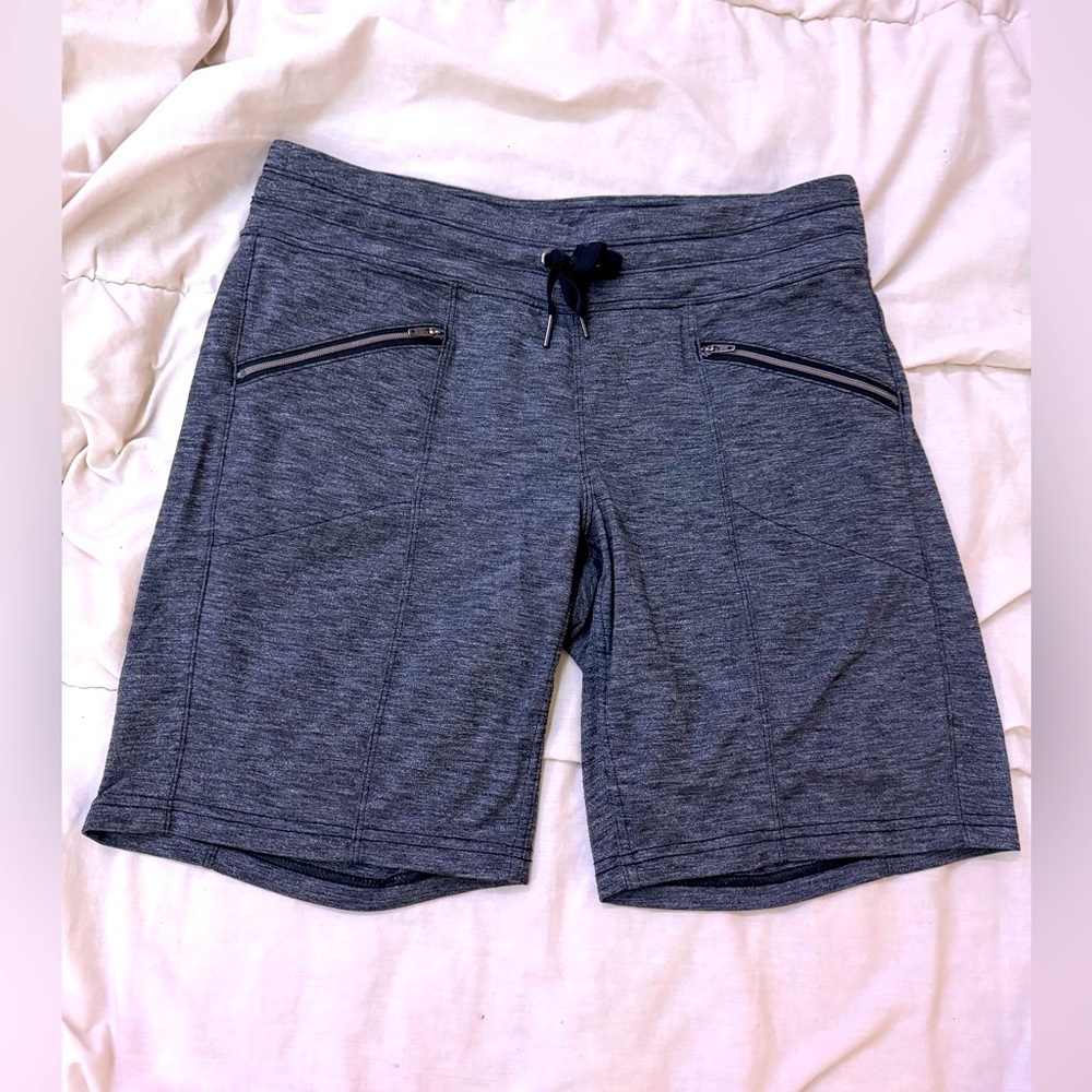 Athleta shorts size medium in like new condition